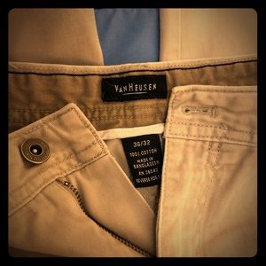 Men’s 36”x32” khaki cargo pants